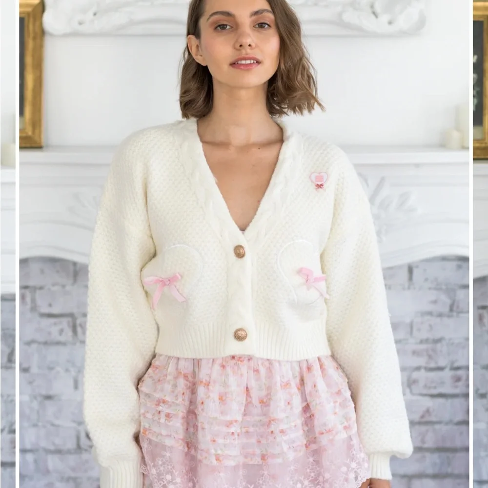 Casual White Knit Sweater with Pink Bows and Heart Pockets - Picture 1 of 3
